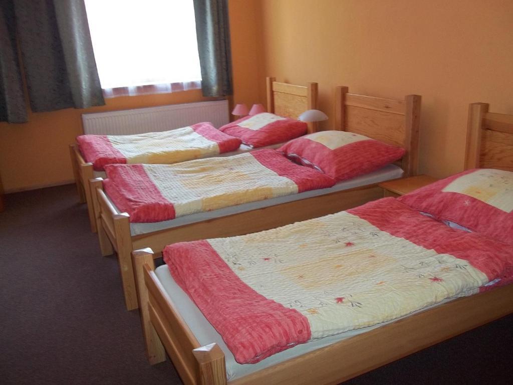 Hotel Marina Hermanuv Mestec Extérieur photo