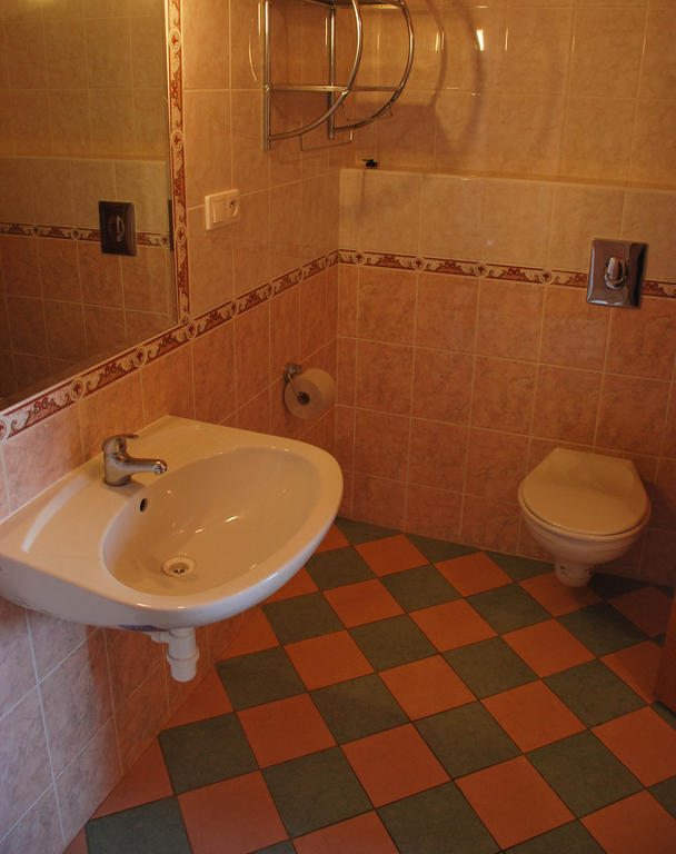 Hotel Marina Hermanuv Mestec Chambre photo