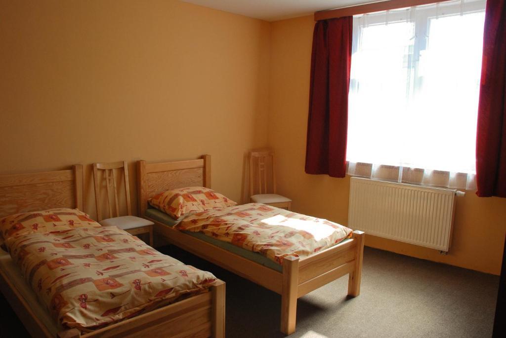 Hotel Marina Hermanuv Mestec Chambre photo