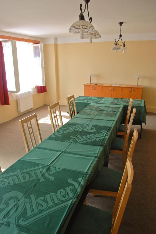 Hotel Marina Hermanuv Mestec Extérieur photo
