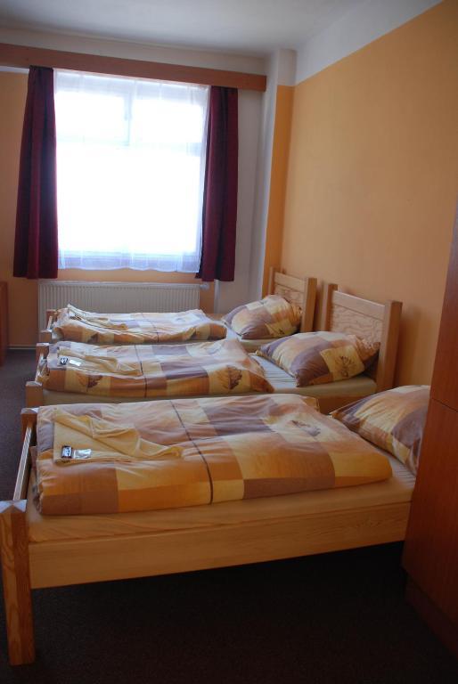 Hotel Marina Hermanuv Mestec Chambre photo