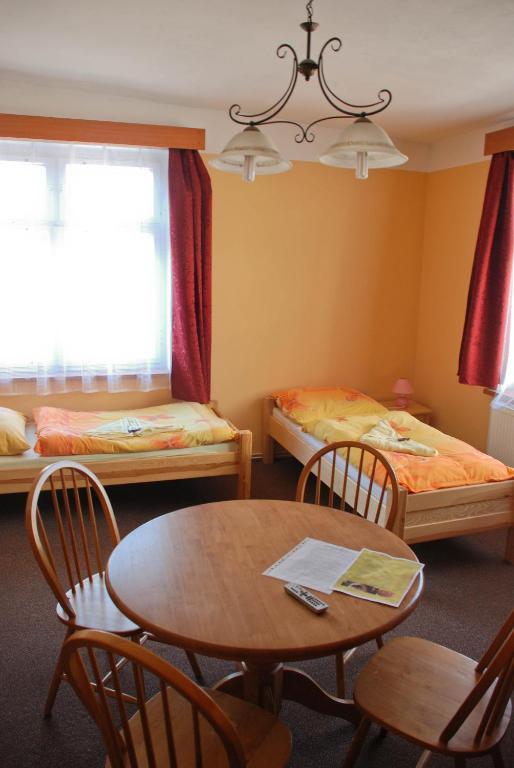 Hotel Marina Hermanuv Mestec Chambre photo
